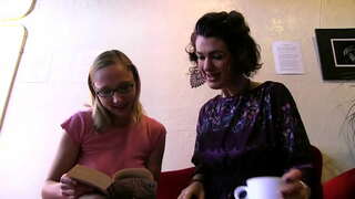 Lesbo سونے ، اتارنا fucking - بال بش