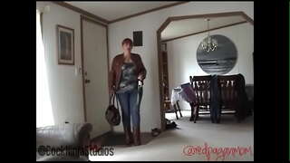 ƭ�骤的母亲，使她的儿子观看她的手淫的拖车