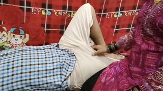 Сексуальная массажистка с индийскими красивыми глазами