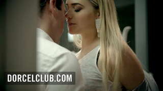 پرجوش جنسی کے ساتھ خوبصورت بیوی ٹیکو Malkova