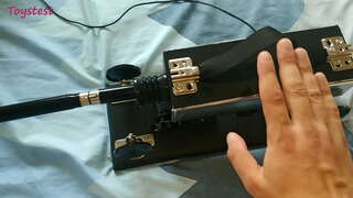 ���લાપ્રેમી પ્રથમ વખત સેક્સ મશીન પરીક્ષણ