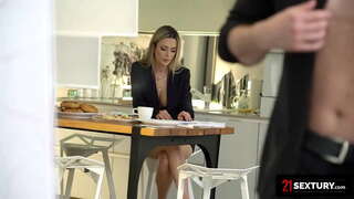 Rumeenia Babe Armastab Hea Assfucking, Et Alustada Oma Päeva