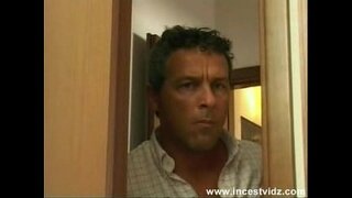 Cha sử dụng tình dục