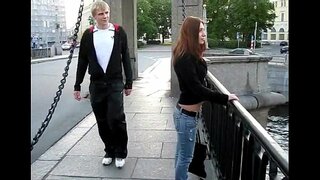 Сексуальная красотка наслаждается сексом