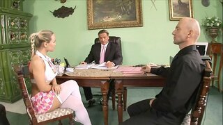 Dhá horny múinteoirí pionós a ghearradh dána coláiste babe Mia Leon le mór juggers Dhá horny múinteoirí pionós a ghearradh dána coláiste babe Mia Leon le mór juggers