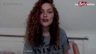 Nxehtë gjermane amator babe përdor një yndyrë dildo të zgjas ngushtë i saj pidhi dhe moans me zë të lartë derisa ajo cums